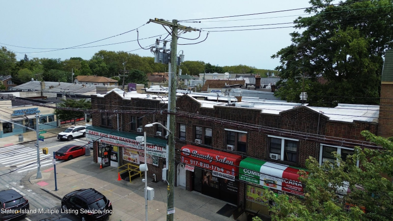 commercial street in New Dorp