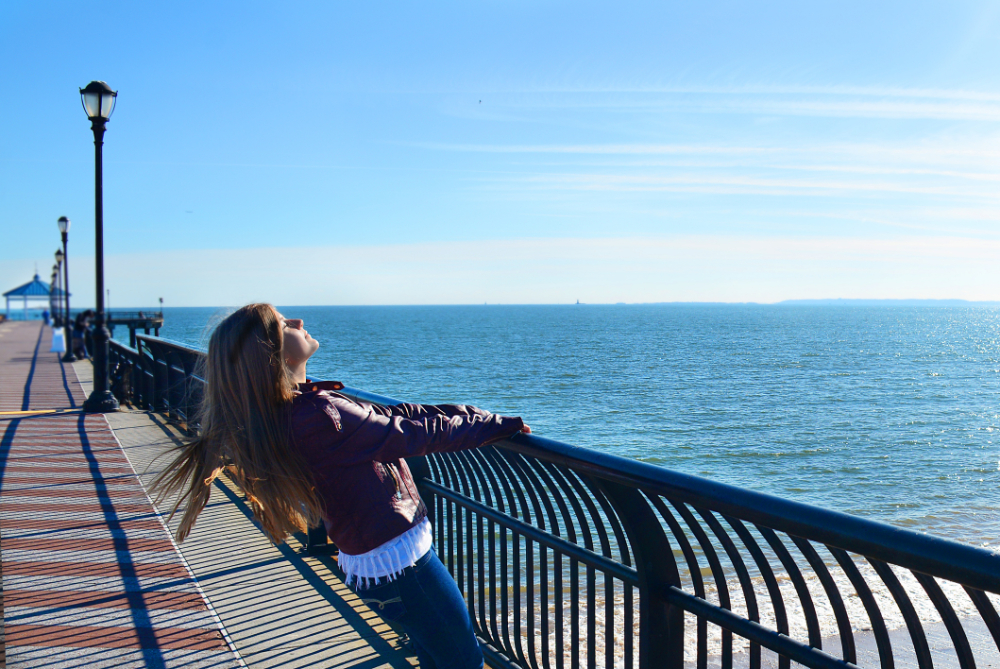 girl enjoying the sea